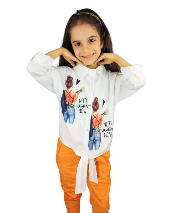 bluzka dziewczeca biala wiazana na przodzie rozpinana na guziki z podwijanymi rekawami z postacia dziewczyny rozmiary 122 158 przod modelka