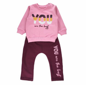 komplet niemowlecy dresowy rozowa bluza z napisem rozpinana na ramieniu i spodnie bordowe z gumka w pasie rozmiary 74 86 przod
