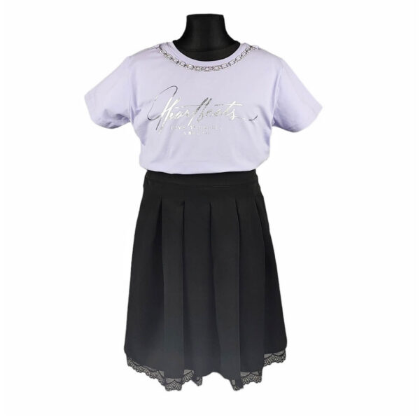 bluzka dziewczeca fioletowa z lancuszkiem kolo szyji i zlotymi napisami z przodu na krotki rekaw rozmiary 140 164 przod